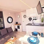 Houseboat Seabreeze 2 보트호텔