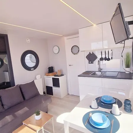 Botel Houseboat Seabreeze 2