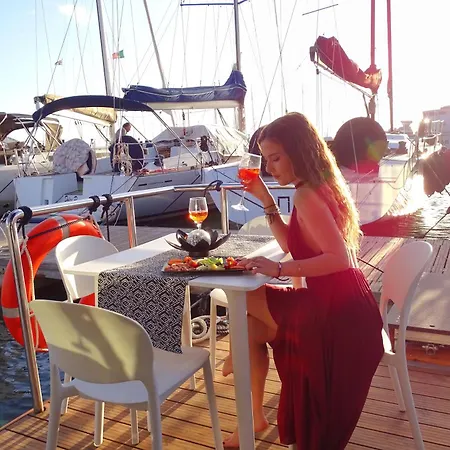 Houseboat Seabreeze 2 *